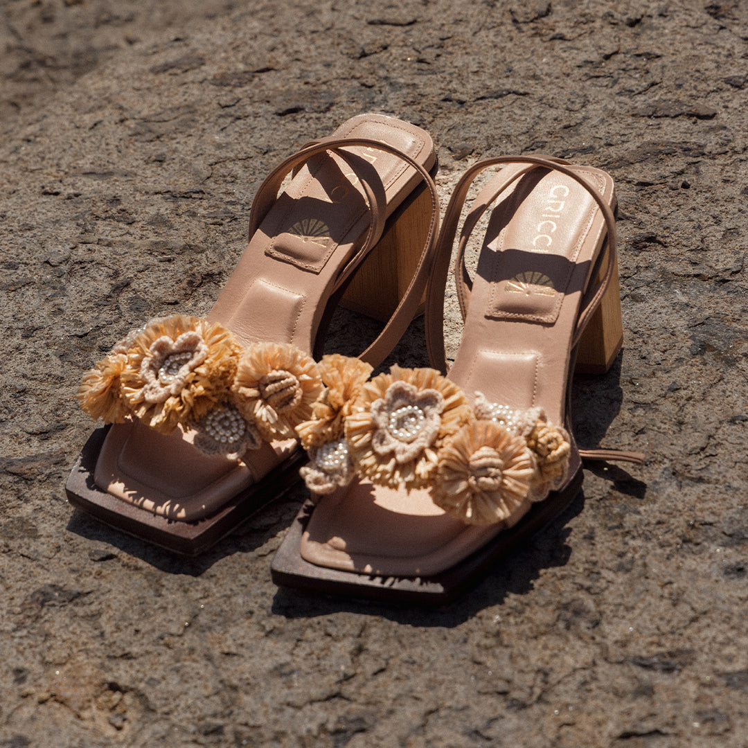 Sandália Alta Flor Crochê