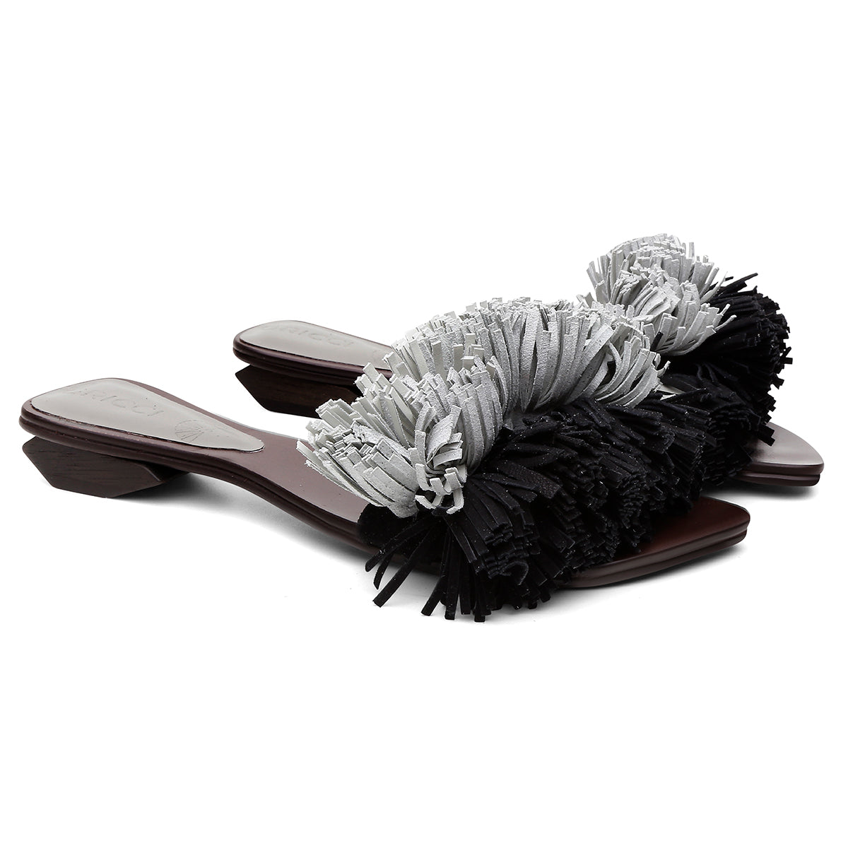 Rasteira Pompom Franjas Preto e Branco