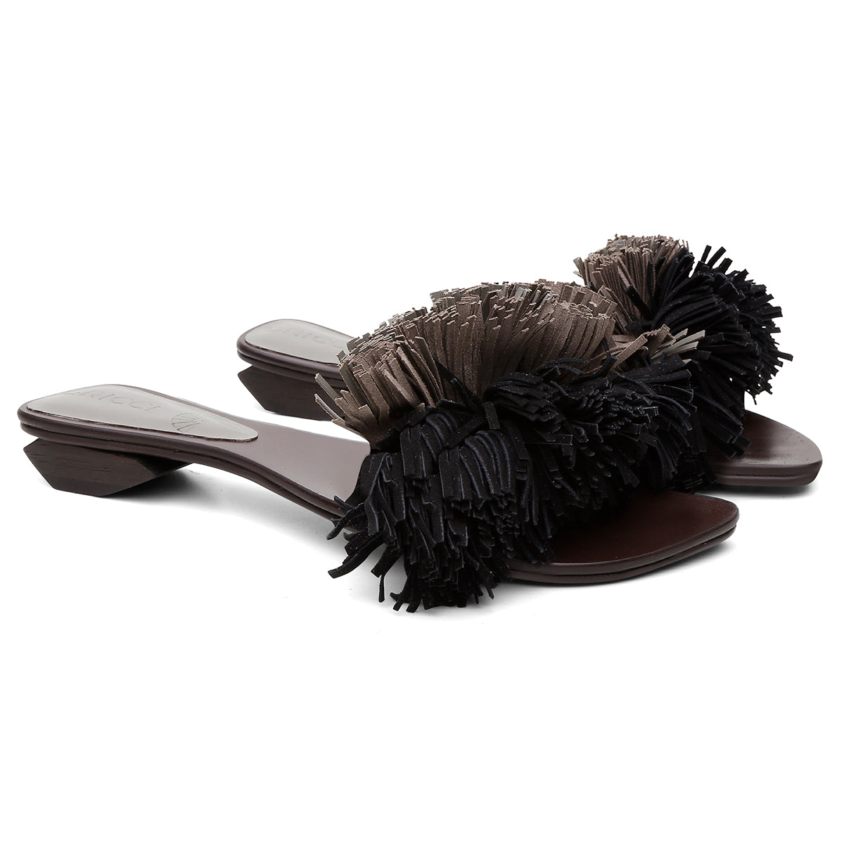 Rasteira Pompom Franjas Preto e Cinza